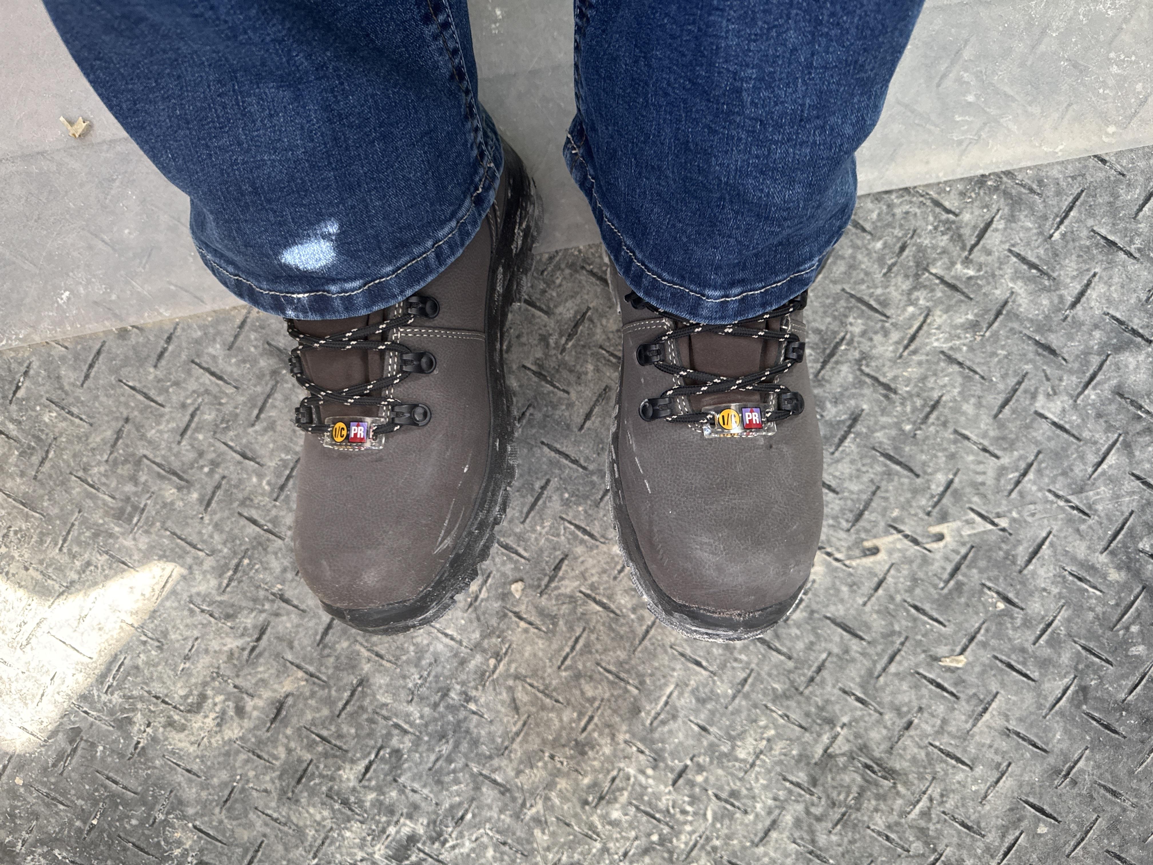 アーマー Women's Avenger Composite Toe WP Metal Free Metguard Work Boot
