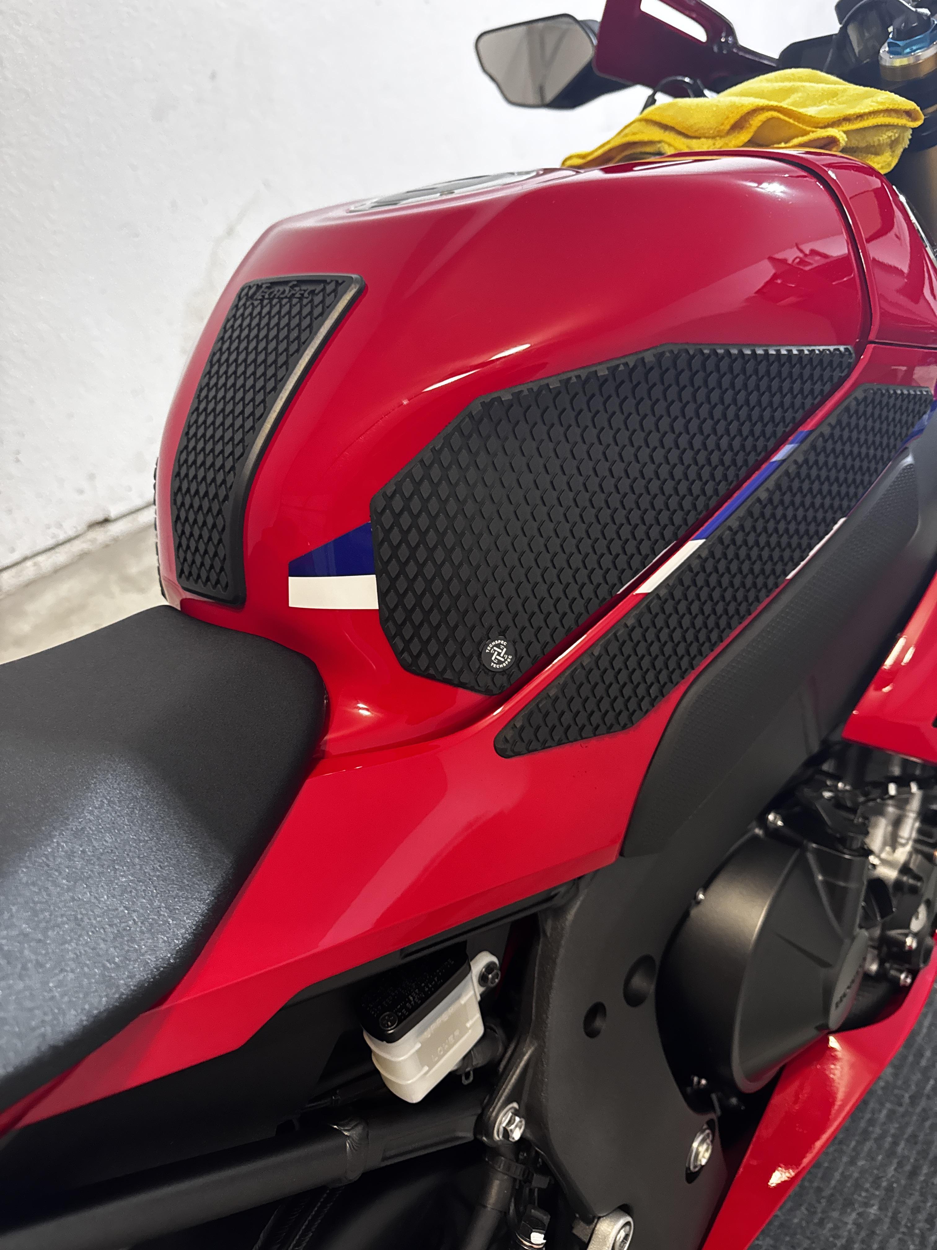 TechSpec Snake Skin Gripster Tank Grip for HYOSUNG COMET GTR 650